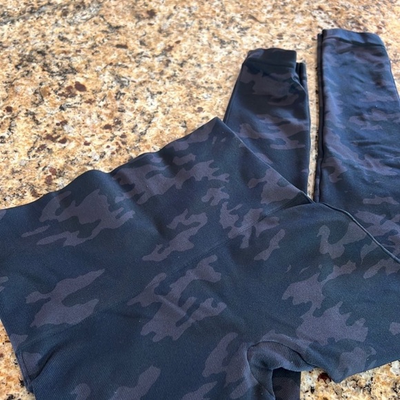SPANX Black Camo Look at Me Now High Waisted Seamless Leggings - Picture 4 of 5